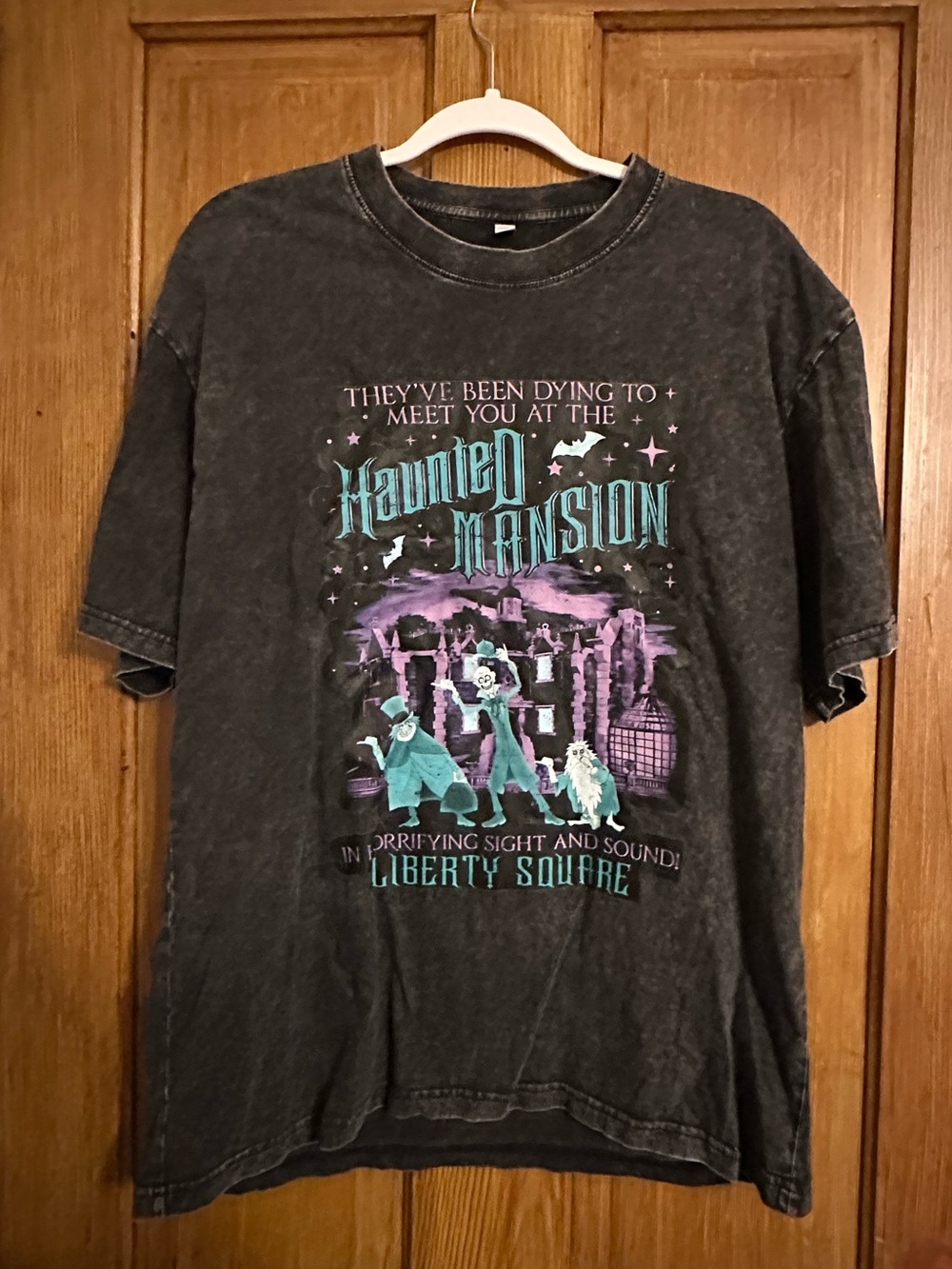 Disney Haunted Mansion Liberty Square Hitchhiking Ghosts Graphic Tee Size M